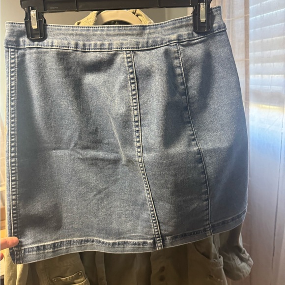 Free People Little Daisies Medium Wash Denim Button Front Mini Skirt Size 4 - Picture 6 of 7